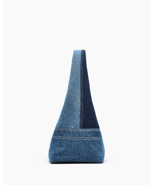 MARC JACOBS（マークジェイコブス）の「THE PATCHWORK DENIM SACK BAG/ザ パッチワーク デニム サック バッグ（ショルダーバッグ・レディース・ブルー系その他/ブラック系その他3・ONE SIZE）」の7枚目の写真