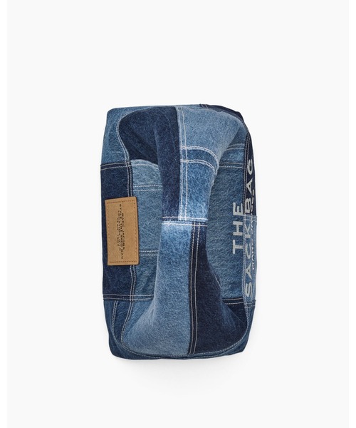 MARC JACOBS（マークジェイコブス）の「THE PATCHWORK DENIM SACK BAG/ザ パッチワーク デニム サック バッグ（ショルダーバッグ・レディース・ブルー系その他/ブラック系その他3・ONE SIZE）」の6枚目の写真