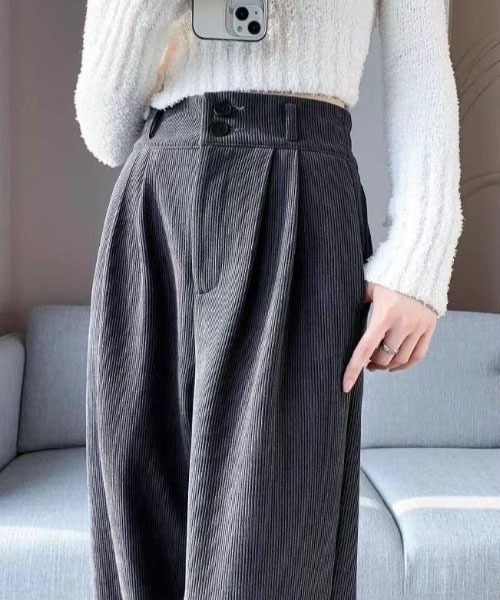 Maison Calme(メゾンカルム)の「ハイウエストコーデュロイタックパンツ ゆったりシルエット(その他パンツ・レディース・ブラック/ブラウン/グレー/アイボリー・M/L)」の3枚目の写真