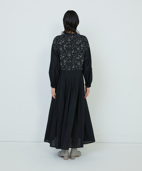 ADIEU TRISTESSE（アデュートリステス）の「星空プリント＆刺繍
