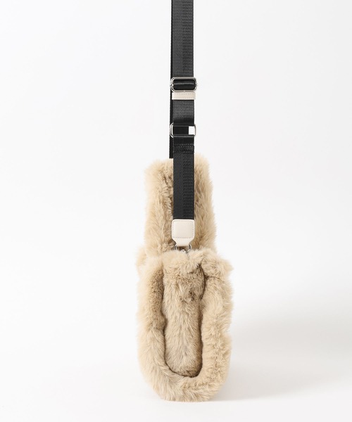 BAYFLOW（ベイフロー）の「[500mlのペットボトルも入る]ロゴチャーム付きファートート（トートバッグ・レディース・ライトベージュ/チャコールグレー/ブルー・FREE）」の13枚目の写真