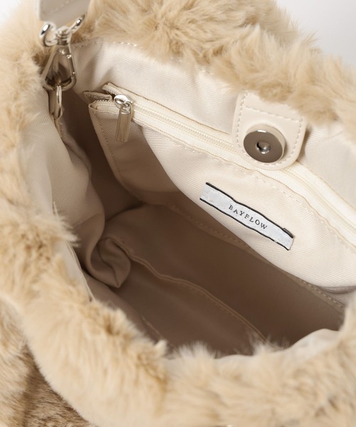 BAYFLOW（ベイフロー）の「[500mlのペットボトルも入る]ロゴチャーム付きファートート（トートバッグ・レディース・ライトベージュ/チャコールグレー/ブルー・FREE）」の17枚目の写真