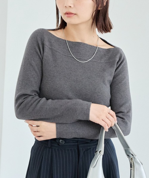 LAVEANGE(ラビアンジェ)の「【洗える】スラッシュネックニットプルオーバー│大人が着たいベーシックニット/ボートネック/美シルエット/体型カバー/上品見え(ニット/セーター・レディース・モカ/チャコールグレー/ブラック・3L/F/4L)」の2枚目の写真