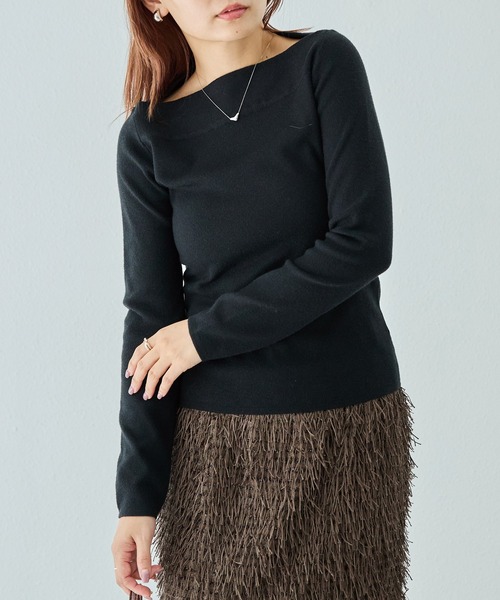 LAVEANGE(ラビアンジェ)の「【洗える】スラッシュネックニットプルオーバー│大人が着たいベーシックニット/ボートネック/美シルエット/体型カバー/上品見え(ニット/セーター・レディース・モカ/チャコールグレー/ブラック・3L/F/4L)」の4枚目の写真