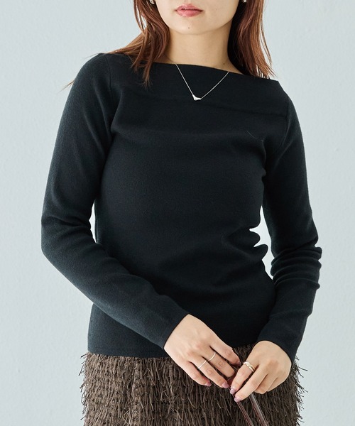 LAVEANGE(ラビアンジェ)の「【洗える】スラッシュネックニットプルオーバー│大人が着たいベーシックニット/ボートネック/美シルエット/体型カバー/上品見え(ニット/セーター・レディース・モカ/チャコールグレー/ブラック・3L/F/4L)」の5枚目の写真