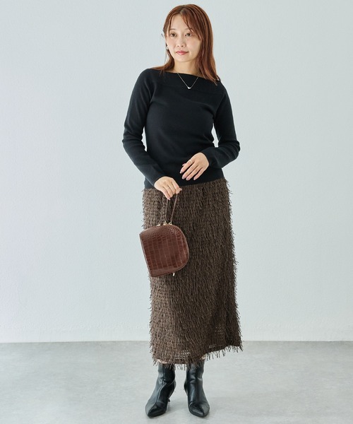 LAVEANGE(ラビアンジェ)の「【洗える】スラッシュネックニットプルオーバー│大人が着たいベーシックニット/ボートネック/美シルエット/体型カバー/上品見え(ニット/セーター・レディース・モカ/チャコールグレー/ブラック・3L/F/4L)」の8枚目の写真