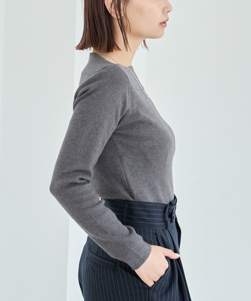 LAVEANGE(ラビアンジェ)の「【洗える】スラッシュネックニットプルオーバー│大人が着たいベーシックニット/ボートネック/美シルエット/体型カバー/上品見え(ニット/セーター・レディース・モカ/チャコールグレー/ブラック・3L/F/4L)」の15枚目の写真