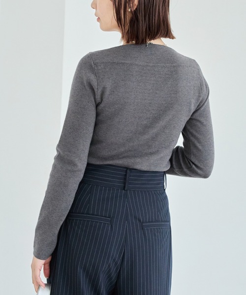 LAVEANGE(ラビアンジェ)の「【洗える】スラッシュネックニットプルオーバー│大人が着たいベーシックニット/ボートネック/美シルエット/体型カバー/上品見え(ニット/セーター・レディース・モカ/チャコールグレー/ブラック・3L/F/4L)」の16枚目の写真
