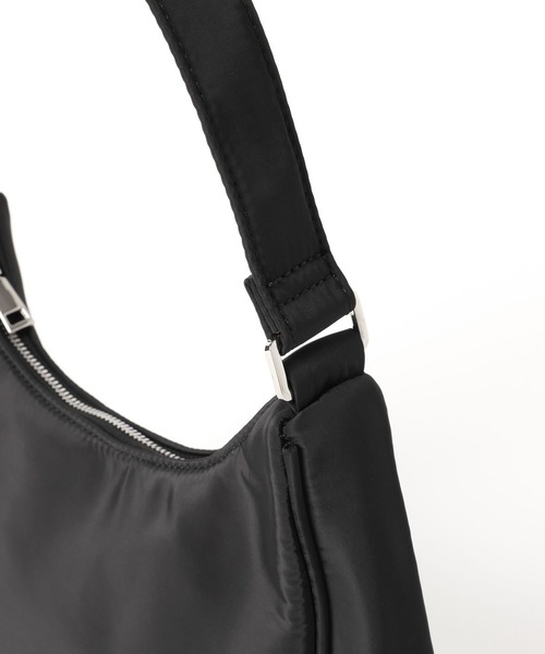 mysty woman（ミスティウーマン）の「スリークナイロンバッグ　606023（ハンドバッグ・レディース・ブラック・FREE）」の2枚目の写真