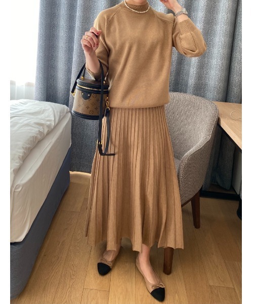 FAVORITO(ファヴォリート)の「ニットトップス+プリーツスカートセットアップ(セットアップ・レディース・ブラック/キャメル/ベージュ・F)」の3枚目の写真