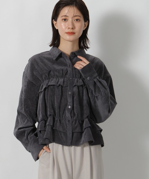 LAKOLE(ラコレ)の「コーデュロイフリルシャツ / 596070(シャツ/ブラウス・レディース・ピンク/ブラウン/チャコール/アイボリー・FREE)」の2枚目の写真