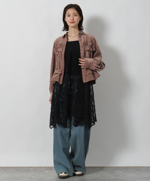 LAKOLE(ラコレ)の「コーデュロイフリルシャツ / 596070(シャツ/ブラウス・レディース・ピンク/ブラウン/チャコール/アイボリー・FREE)」の6枚目の写真