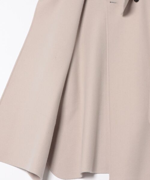 Q（キュー）の「WOOLポンチョ風コート（ポンチョ・レディース・グレイッシュベージュ/ブラック・MEDIUM）」の6枚目の写真