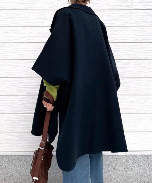Q（キュー）の「WOOLポンチョ風コート（ポンチョ・レディース・グレイッシュベージュ/ブラック・MEDIUM）」の14枚目の写真