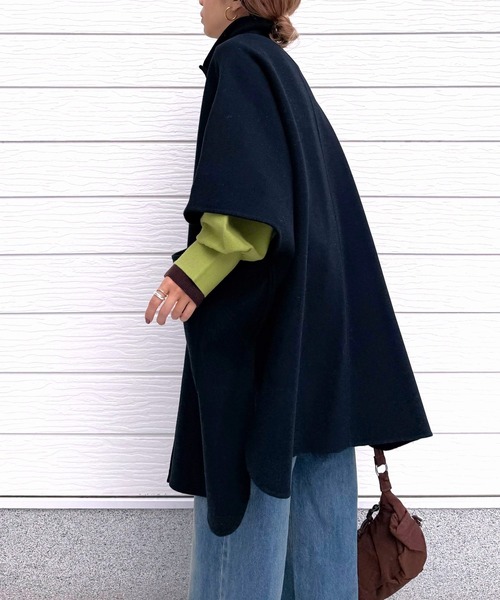Q（キュー）の「WOOLポンチョ風コート（ポンチョ・レディース・グレイッシュベージュ/ブラック・MEDIUM）」の13枚目の写真