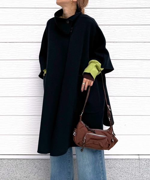 Q（キュー）の「WOOLポンチョ風コート（ポンチョ・レディース・グレイッシュベージュ/ブラック・MEDIUM）」の10枚目の写真