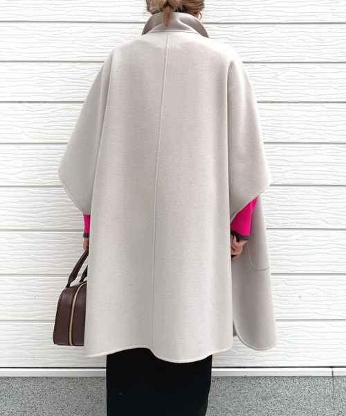 Q（キュー）の「WOOLポンチョ風コート（ポンチョ・レディース・グレイッシュベージュ/ブラック・MEDIUM）」の19枚目の写真