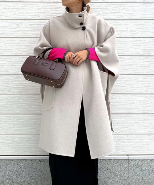 Q（キュー）の「WOOLポンチョ風コート（ポンチョ・レディース・グレイッシュベージュ/ブラック・MEDIUM）」の15枚目の写真