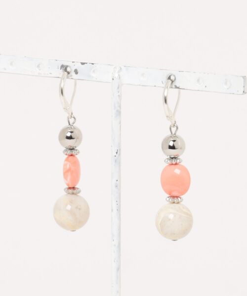 tone（トーン）の「【lea.acc*maamee*】フレンチフックシルバーコーラル×アイボリーフレーク（ピアス（両耳用）・レディース・ピンク・FREE）」の2枚目の写真