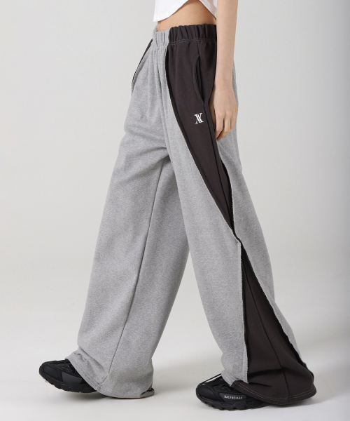 AVANDRESS(アバンドレス )の「Optical Side Wide Pants BLACK(スウェットパンツ・レディース・その他・MEDIUM/SMALL/X-SMALL/LARGE)」の2枚目の写真