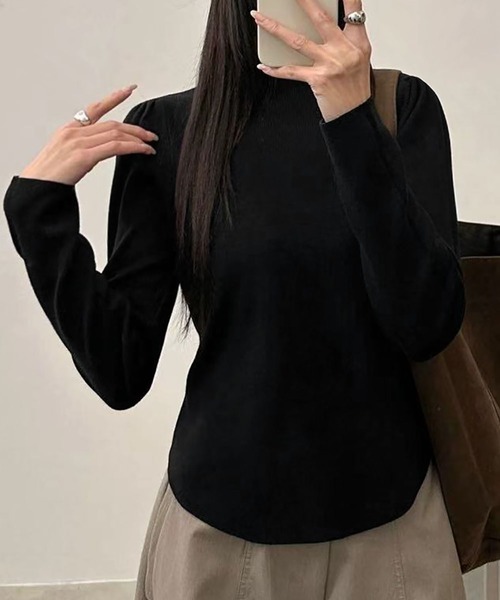 LOWO(ロワ)の「パフショルダー モックネック ニット 長袖 トップス プルオーバー きれいめ 秋冬(ニット/セーター・レディース・ベージュ/ブラウン/ブラック/チャコールグレー・FREE)」の2枚目の写真