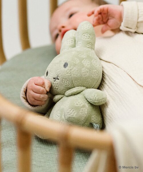 BIRTHDAY BAR（バースデイバー）の「ミッフィー×Little Dutch　miffy flower ぬいぐるみ20cm（おもちゃ・キッズ・ピンク/グリーン・0）」の4枚目の写真