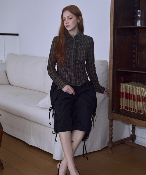ROSEFRANTZ（ロゼフランツ）の「Check Shirring Tie Shirt [Brown]（シャツ/ブラウス・レディース・ブラウン・FREE）」の3枚目の写真