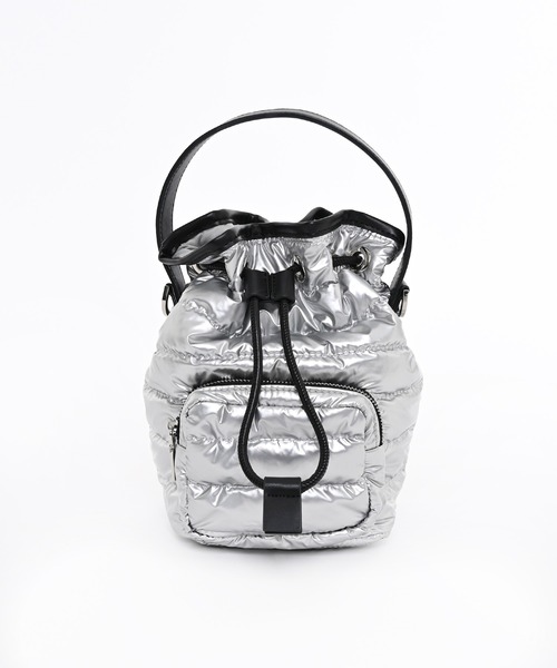 Narcissus(ナルシス)の「【2WAY】パディングボディバッグ(ショルダーバッグ・レディース・シルバー/ブラック・FREE)」の2枚目の写真