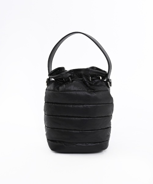 Narcissus(ナルシス)の「【2WAY】パディングボディバッグ(ショルダーバッグ・レディース・シルバー/ブラック・FREE)」の14枚目の写真