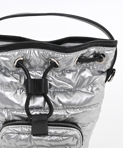Narcissus(ナルシス)の「【2WAY】パディングボディバッグ(ショルダーバッグ・レディース・シルバー/ブラック・FREE)」の10枚目の写真
