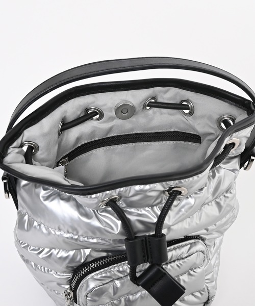 Narcissus(ナルシス)の「【2WAY】パディングボディバッグ(ショルダーバッグ・レディース・シルバー/ブラック・FREE)」の3枚目の写真
