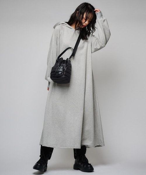 Narcissus(ナルシス)の「【2WAY】パディングボディバッグ(ショルダーバッグ・レディース・シルバー/ブラック・FREE)」の6枚目の写真