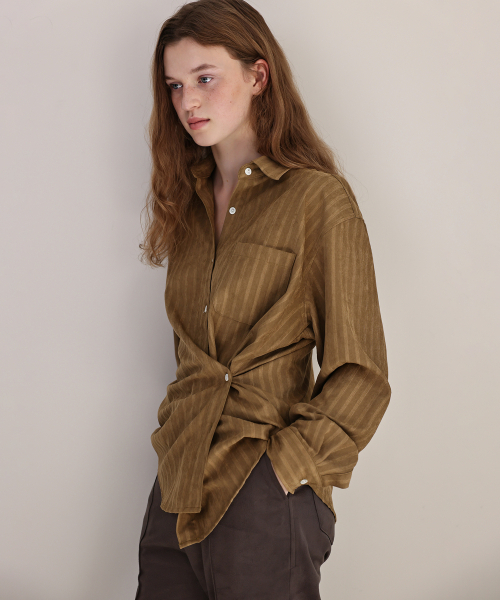 ANDNEEDS(アンドニーズ)の「Monte stripe shirt (olive)(シャツ/ブラウス・レディース・その他・FREE)」の2枚目の写真