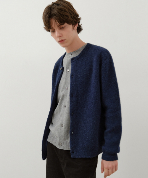 WEDNESDAY OASIS（ウェンズデーオアシス）の「アランラウンドヘアリーニットカーディガン_DARK BLUE(WC25-KN49)（カーディガン/ボレロ・メンズ・ダークブルー・MEDIUM/LARGE）」の2枚目の写真