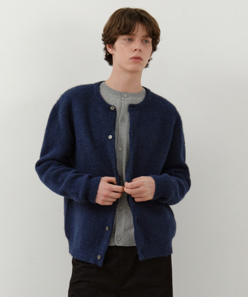 WEDNESDAY OASIS（ウェンズデーオアシス）の「アランラウンドヘアリーニットカーディガン_DARK BLUE(WC25-KN49)（カーディガン/ボレロ・メンズ・ダークブルー・MEDIUM/LARGE）」の3枚目の写真