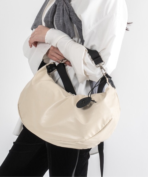 Jack Gomme（ジャックゴム）の「【JACK GOMME】ショルダーバッグ　メッセンジャー　CHARLIE Sac demi-lune（ショルダーバッグ・レディース・シルバー/ブラック/モカ/インディゴブルー/アイボリー/オリーブ/ライトブルー/レッド/ネイビー/シャンパン・FREE）」の4枚目の写真