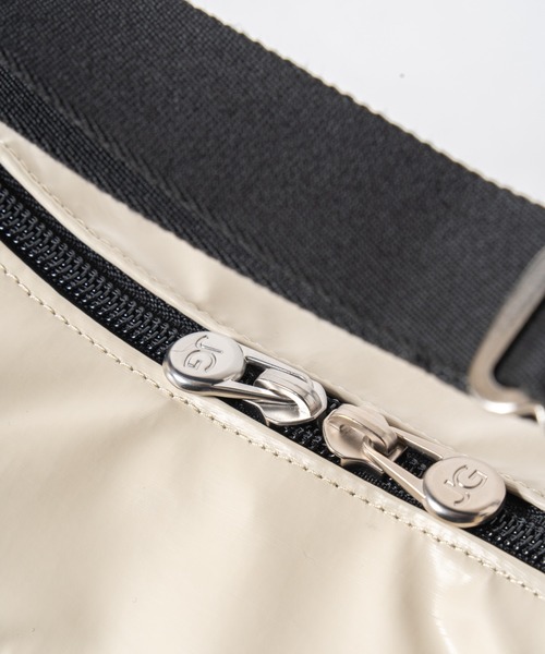 Jack Gomme（ジャックゴム）の「【JACK GOMME】ショルダーバッグ　メッセンジャー　CHARLIE Sac demi-lune（ショルダーバッグ・レディース・シルバー/ブラック/モカ/インディゴブルー/アイボリー/オリーブ/ライトブルー/レッド/ネイビー/シャンパン・FREE）」の14枚目の写真