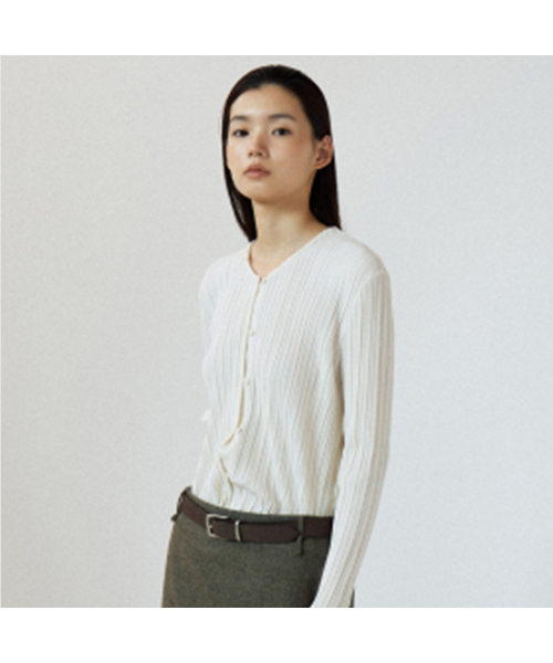 PLEATS ROUND BLOUSE (IVORY)