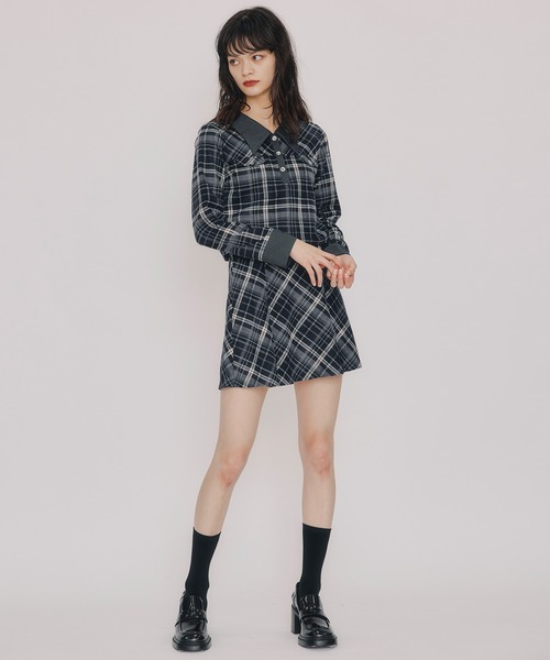 REDYAZEL(レディアゼル)の「バイアスチェックショートブラウス×プリーツミニスカートセットアップ(セットアップ・レディース・ブラック/ブルー/レッド・SMALL/MEDIUM)」の15枚目の写真