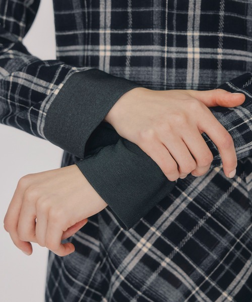 REDYAZEL(レディアゼル)の「バイアスチェックショートブラウス×プリーツミニスカートセットアップ(セットアップ・レディース・ブラック/ブルー/レッド・SMALL/MEDIUM)」の20枚目の写真