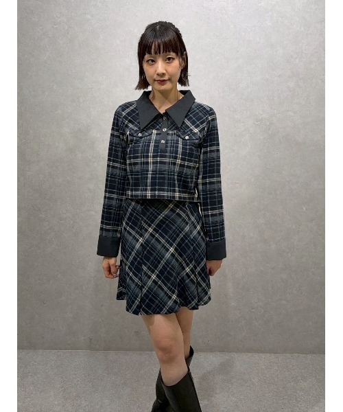 REDYAZEL(レディアゼル)の「バイアスチェックショートブラウス×プリーツミニスカートセットアップ(セットアップ・レディース・ブラック/ブルー/レッド・SMALL/MEDIUM)」の8枚目の写真
