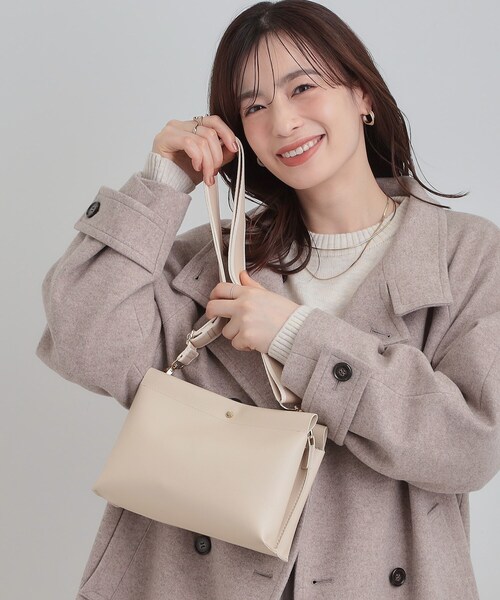 SHOO・LA・RUE(シューラルー)の「配色ベルトがアクセント 3層ショルダーバッグ(ショルダーバッグ・レディース・シルバー/アイボリー/ブラック・00)」の1枚目の写真