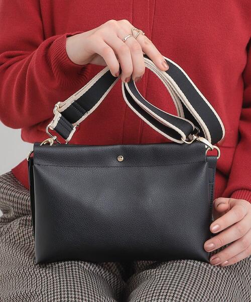 SHOO・LA・RUE(シューラルー)の「配色ベルトがアクセント 3層ショルダーバッグ(ショルダーバッグ・レディース・シルバー/アイボリー/ブラック・00)」の2枚目の写真