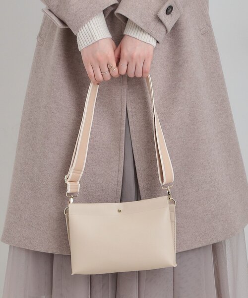 SHOO・LA・RUE(シューラルー)の「配色ベルトがアクセント 3層ショルダーバッグ(ショルダーバッグ・レディース・シルバー/アイボリー/ブラック・00)」の10枚目の写真