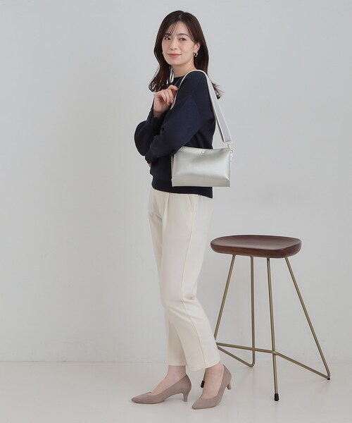 SHOO・LA・RUE(シューラルー)の「配色ベルトがアクセント 3層ショルダーバッグ(ショルダーバッグ・レディース・シルバー/アイボリー/ブラック・00)」の5枚目の写真