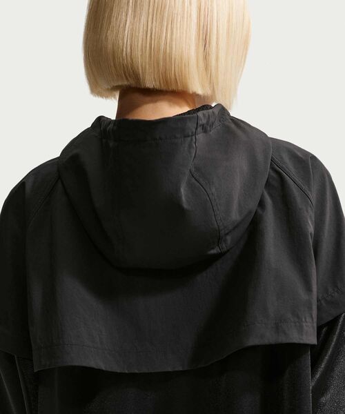 NIKE（ナイキ）の「ナイキ スポーツウェア ウィメンズ オーバーサイズド ウィンドランナー ジャケット / Nike Sportswear Women's Oversized Windrunner Jacket IF0271-010 Black（ナイロンジャケット・レディース・ブラック・XL/XS/M/L/S）」の4枚目の写真