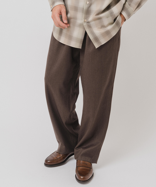 EDIFICE(エディフィス)の「サキソニー 1タック イージーパンツ(スラックス・メンズ・ブラック/チャコールグレー/ブラウン/ネイビー・SMALL/MEDIUM/LARGE)」の3枚目の写真