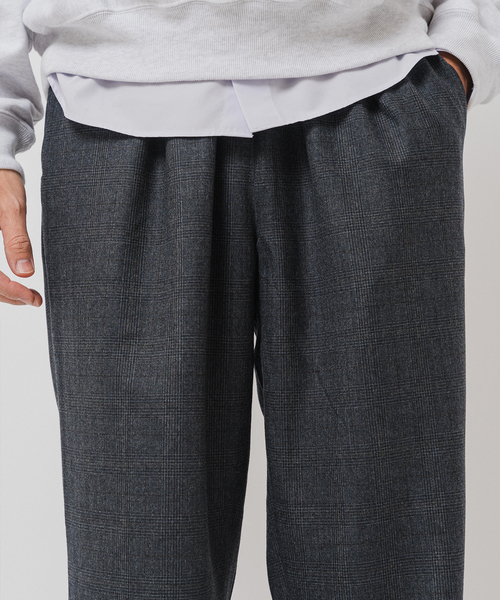 EDIFICE(エディフィス)の「サキソニー 1タック イージーパンツ(スラックス・メンズ・ブラック/チャコールグレー/ブラウン/ネイビー・SMALL/MEDIUM/LARGE)」の2枚目の写真