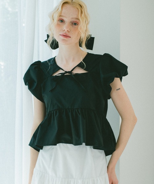 idem(イデム)の「puff sleeve muse blouse / パフスリデザインブラウス(シャツ/ブラウス・レディース・ブラック/ホワイト・FREE)」の2枚目の写真