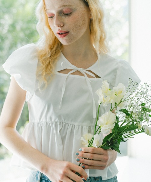 idem(イデム)の「puff sleeve muse blouse / パフスリデザインブラウス(シャツ/ブラウス・レディース・ブラック/ホワイト・FREE)」の6枚目の写真